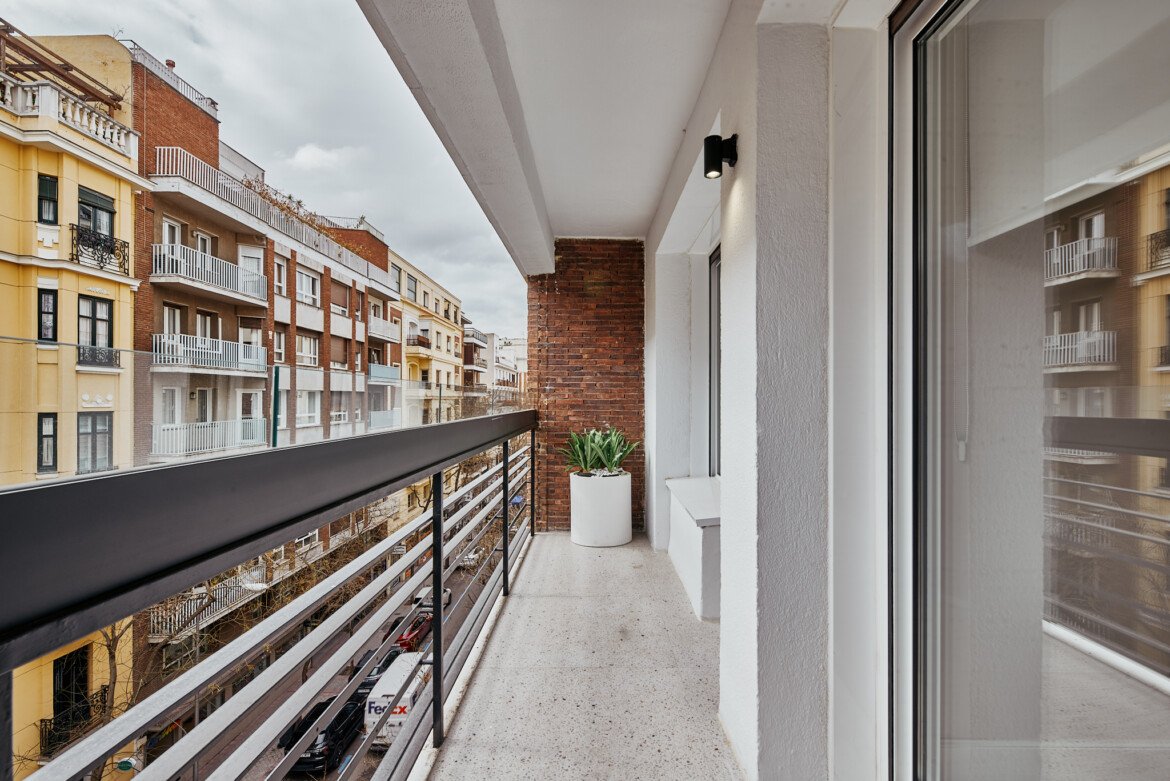 AYALA_85_4A_TERRAZA_2_02